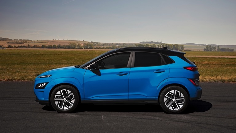 Hyundai Kona Electric 64 kWh Side